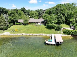 1620 N Dousman Rd, Oconomowoc, WI 53066