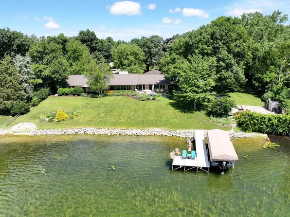 1620 North Dousman ROAD, Oconomowoc, WI 53066