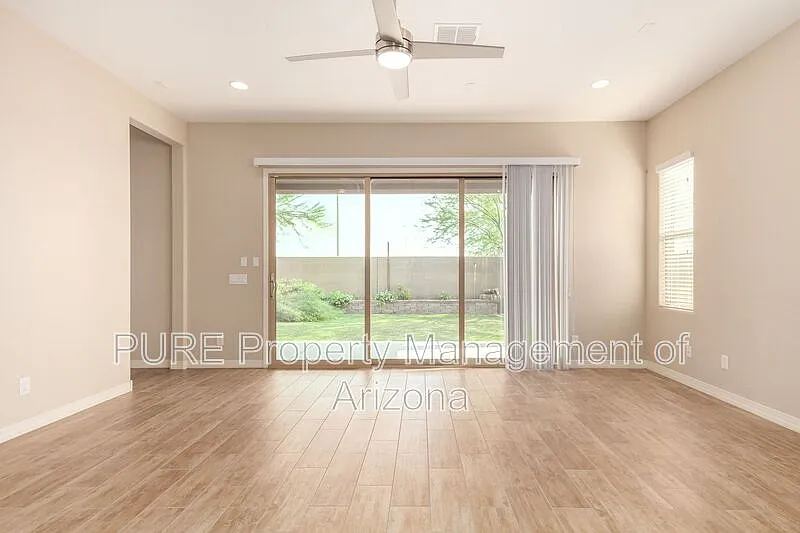 4 bed, 3.0 bath, 2434 sqft, $4,200 — Photo 3
