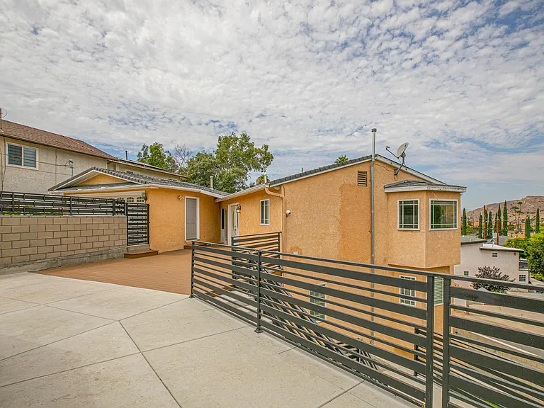 11029 Eldora Ave — Photo 16