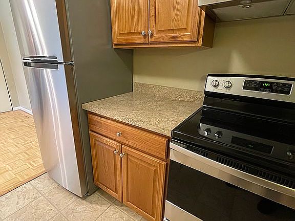3rd image of 9 Thayer Pond Dr #6
