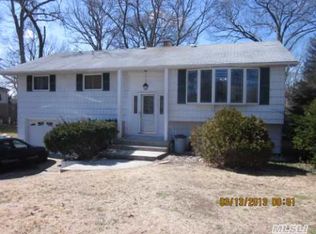 6 Brunswick Rd, Ronkonkoma, NY 11779