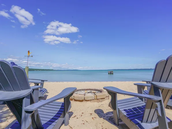 813 Munson Ave, Traverse City, MI 49686