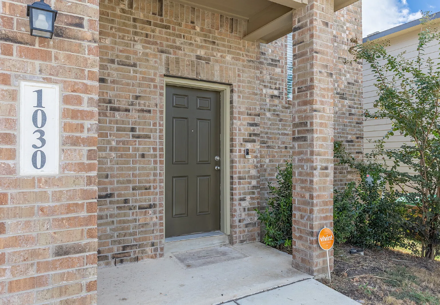 4 bed, 2.5 bath, 2080 sqft, $1,800 — Photo 3