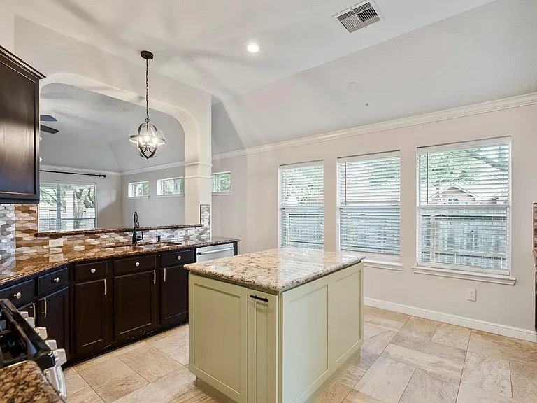 5802 Sawyer Bend Ln — Photo 8