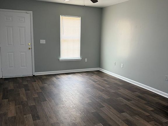 2nd image of 142 Keyport Ct #142