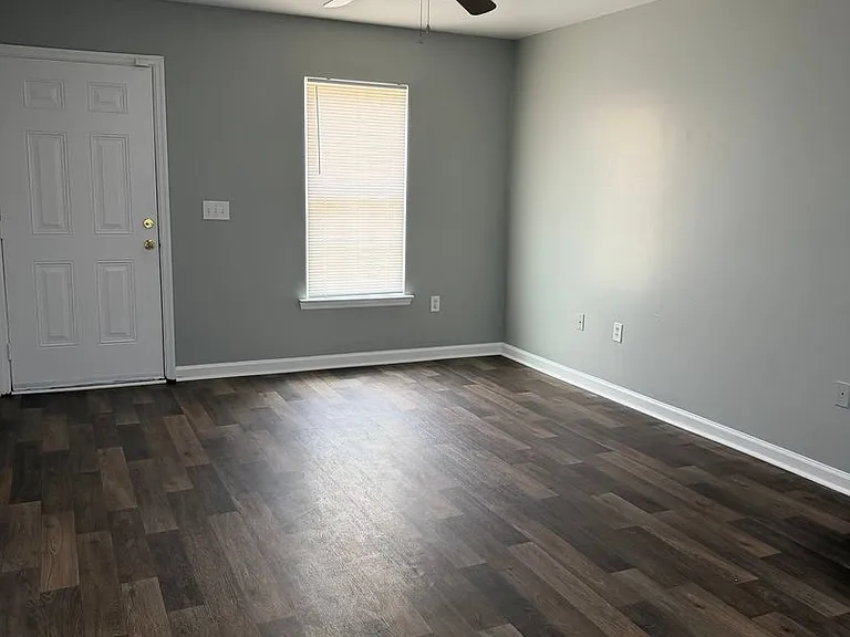 142 Keyport Ct — Photo 2