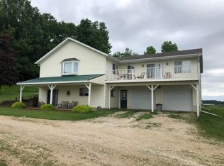 3022 Pleasant View Rd, Decorah, IA 52101