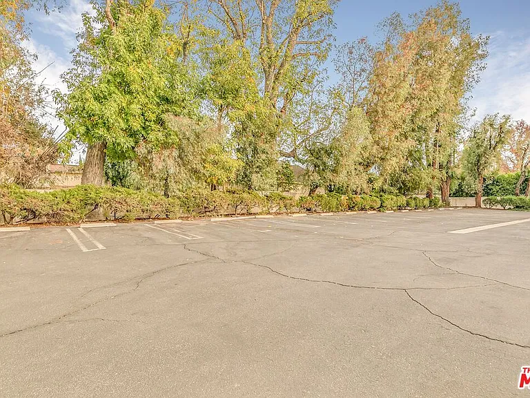 14050 Magnolia Blvd #312 — Photo 33