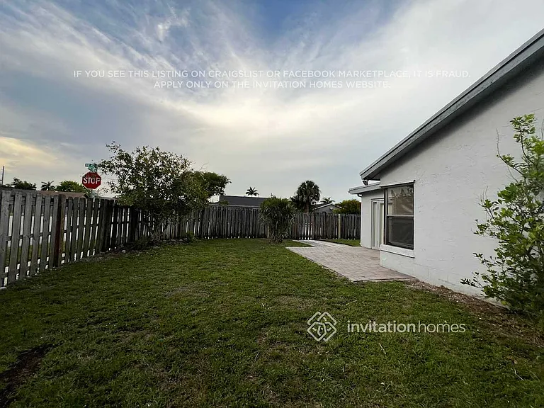 9821 NW 41st Ct — Photo 14