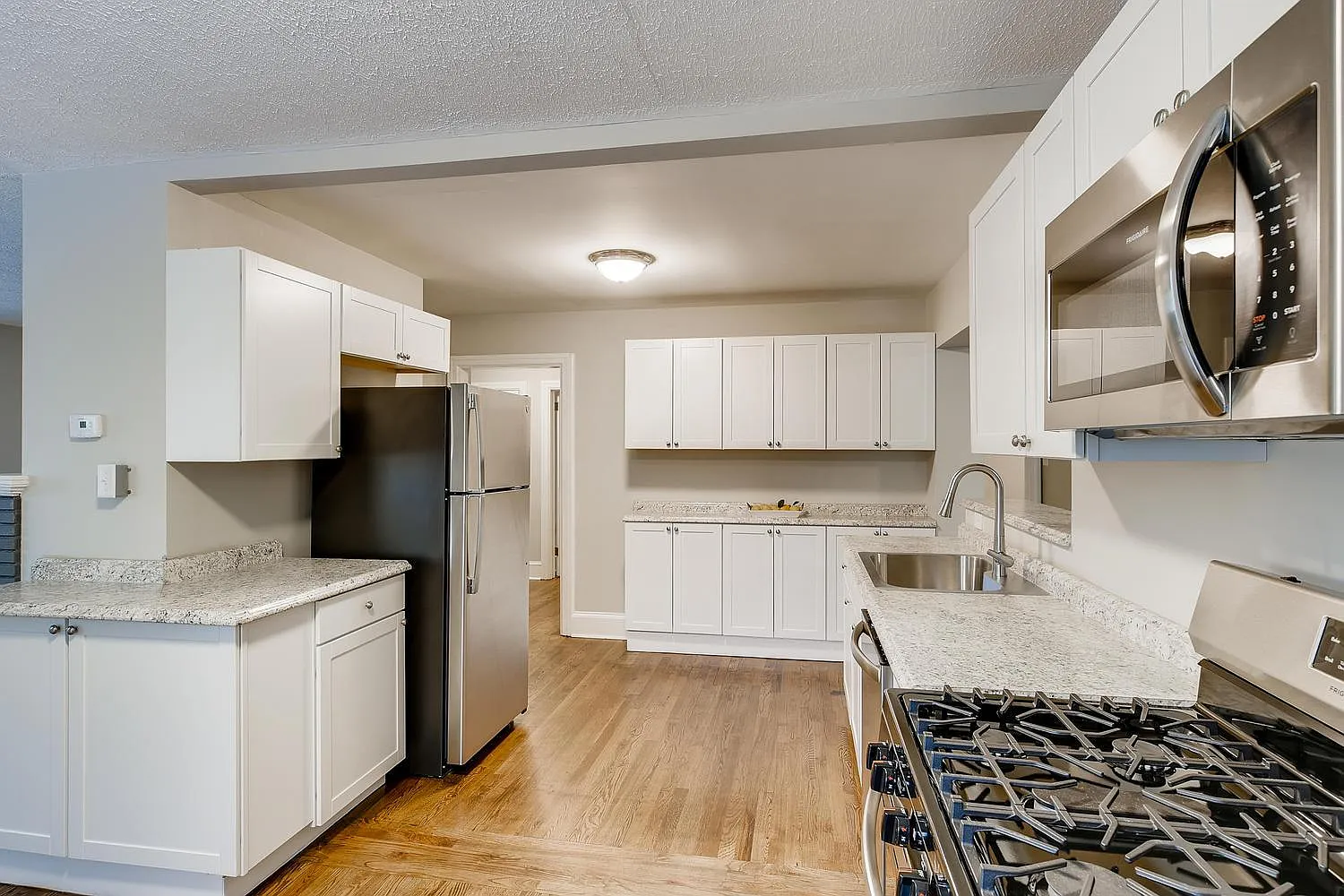 1214 Knox St — Photo 4
