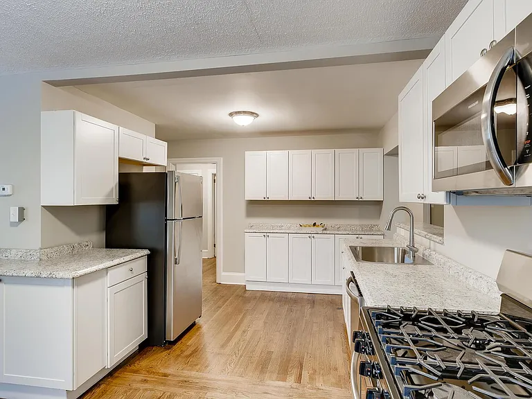 1214 Knox St — Photo 4