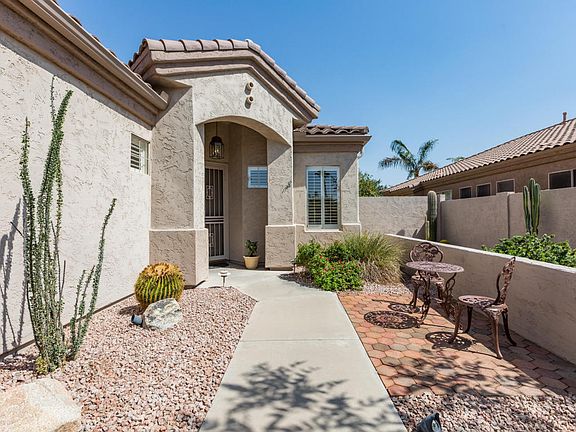 2nd image of 920 W Oriole Way