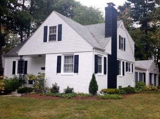 4 Iroquois Rd, West Hartford, CT 06117