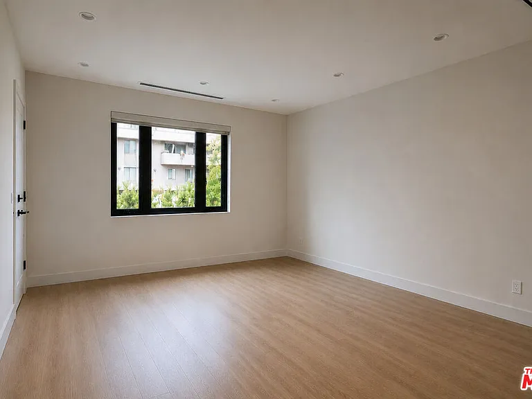 912 N Harper Ave #2 — Photo 15