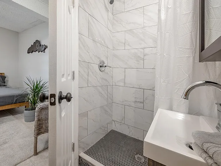 225 W Hiawatha St #2 — Photo 3