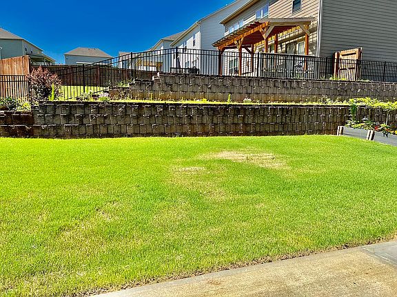 2nd image of 624 Lance View Ln