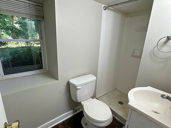 5th image of 610 E Main St #11431590
