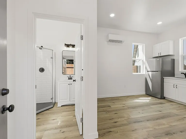 Combe Way Commons — Photo 13