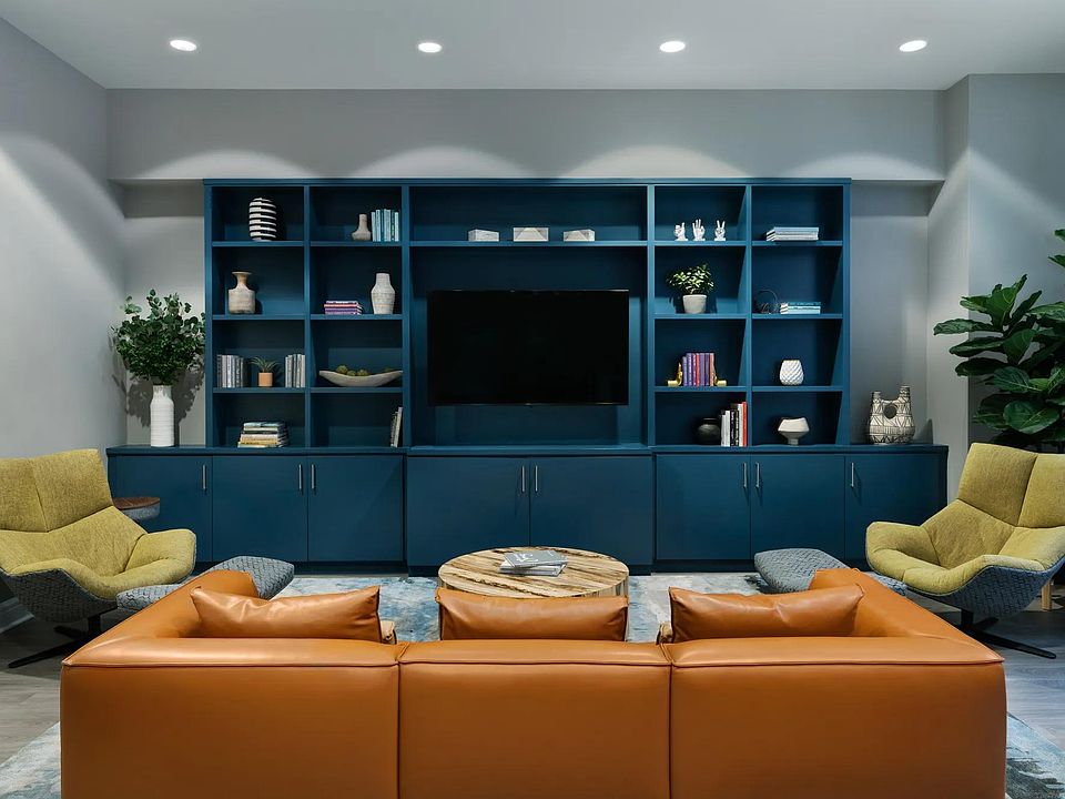 Expansive clubroom with lounge seating and complimentary high-speed Wi-Fi.