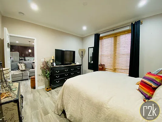 Rented by Realty 2000 Corp | media 40