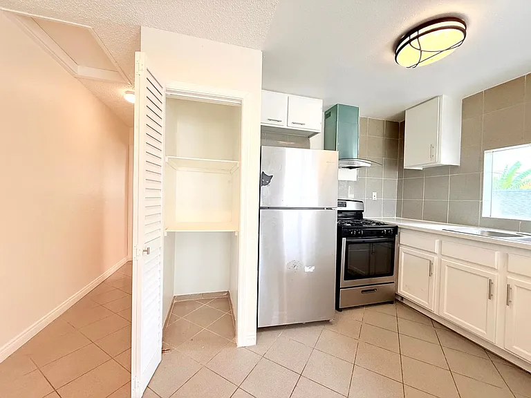 5440 - 5442 Lemon Grove Av — Photo 8