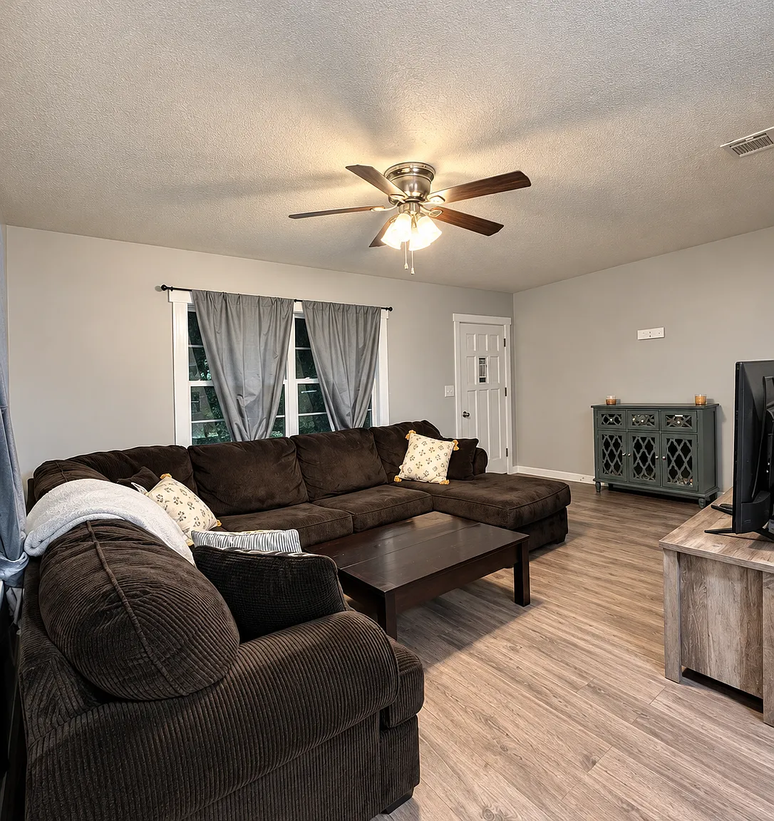 2 bed, 850 sqft, $1,599 — Photo 3