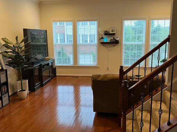 42632 Melville Ter, Ashburn, VA 20148