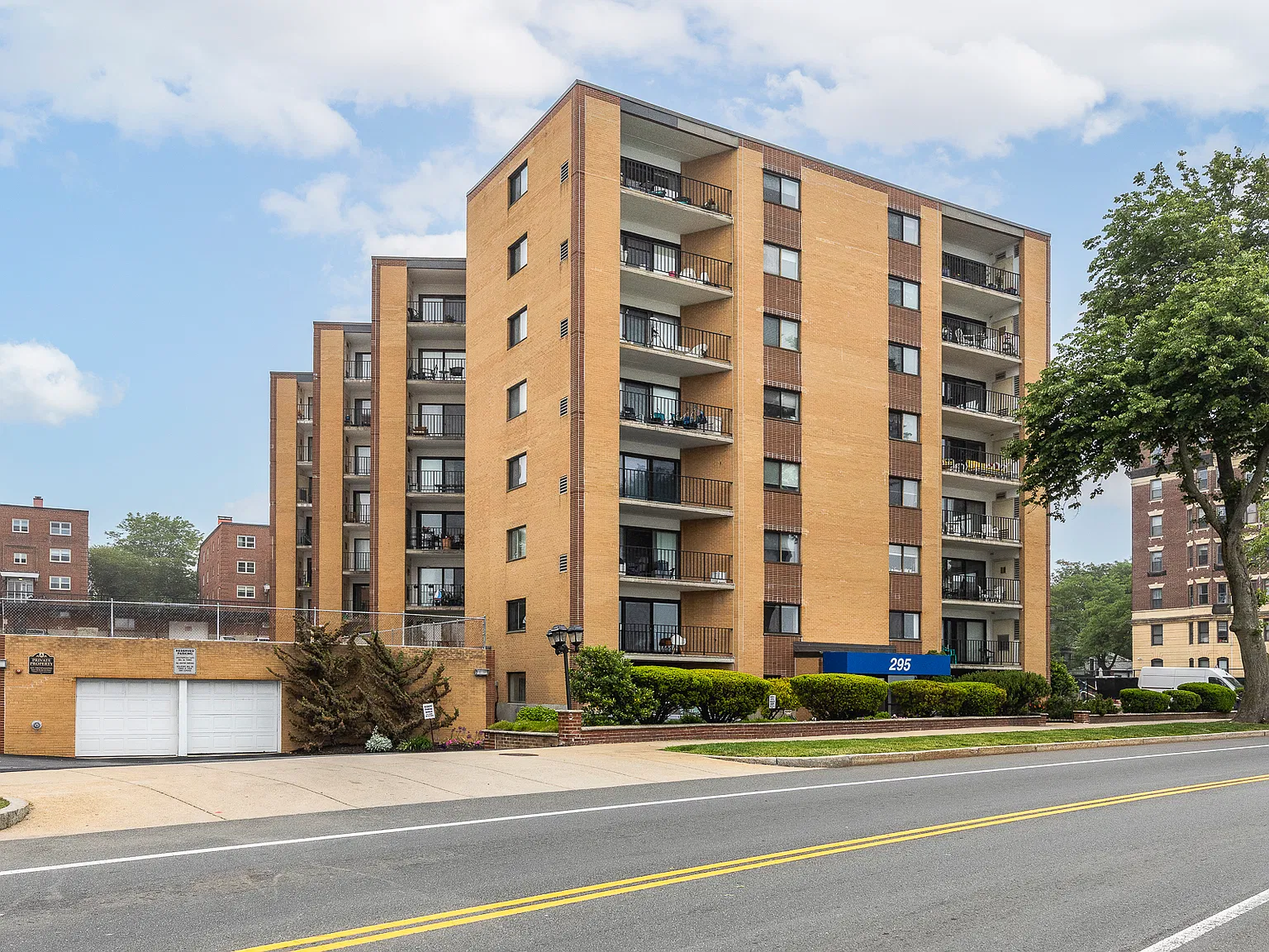 1 bed, 887 sqft, $2,400 — Photo 2