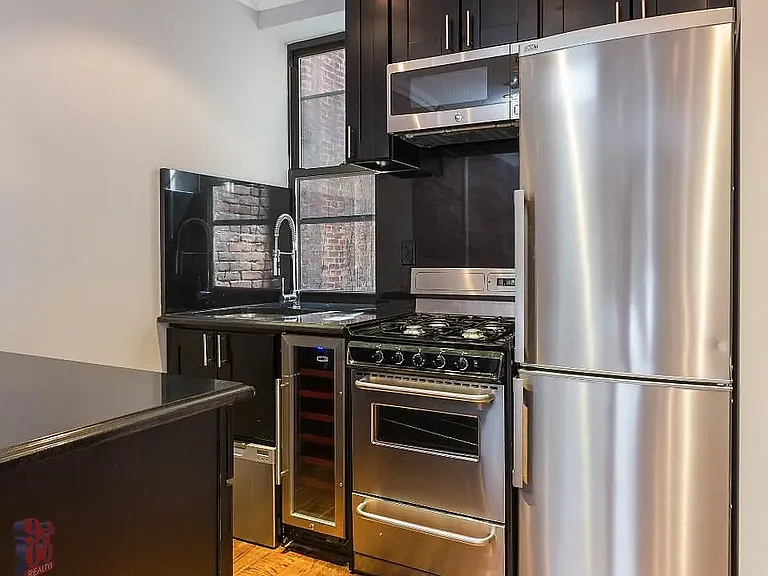 438 W 52nd St #R7C — Photo 3
