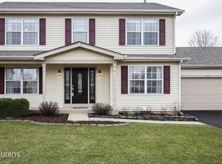 255 W Harvard Cir, South Elgin, IL 60177
