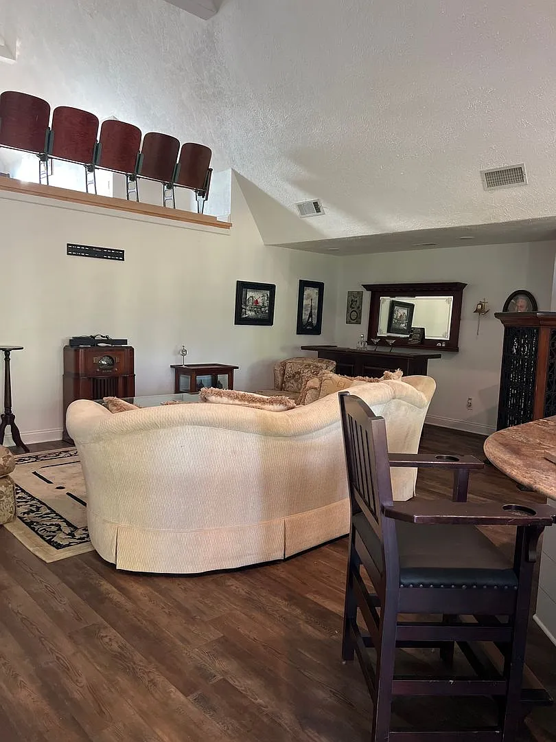 Country Living — Photo 4