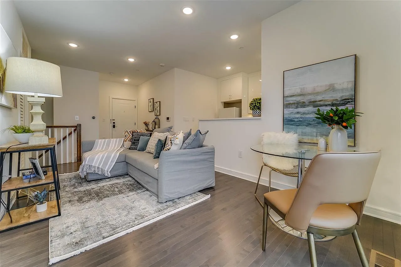 Lincoln Manor Condominium — Photo 3