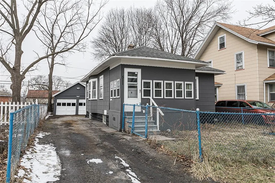 511 Westmount St photo 1