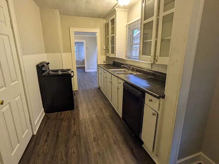5535 Woodland Ave — Photo 8