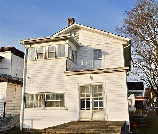 3rd image of 415 N Gray Ave