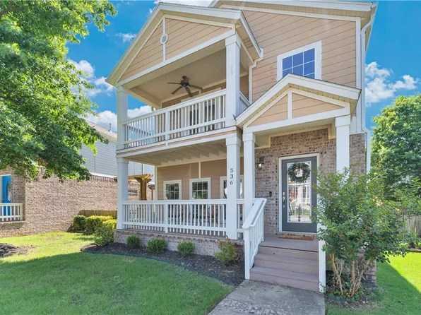 536 Tennyson Ln, Fayetteville, AR 72703