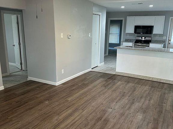 3rd image of 101 W Adkins St