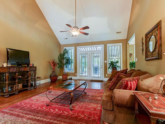 4th image of 915 Vista Delmar Way