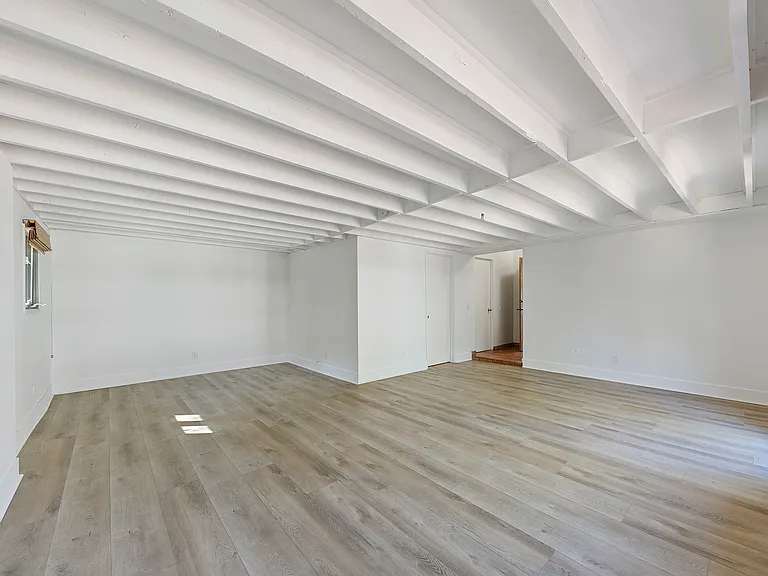 6328 Frondosa Dr — Photo 22