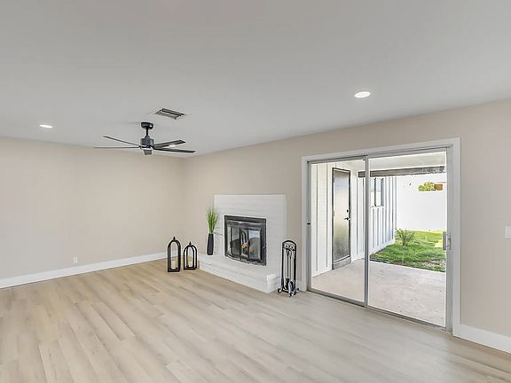 5th image of 1018 W Ivanhoe St