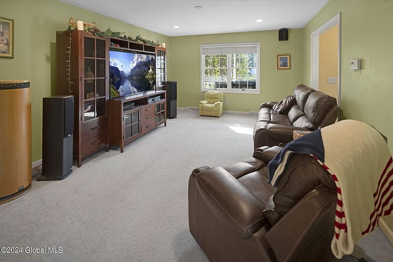4th image of 7 Van Rensselaer Way