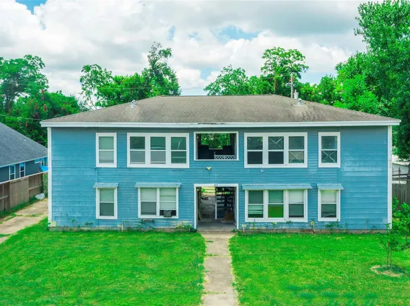 111 Holly St, Lake Jackson, TX 77566