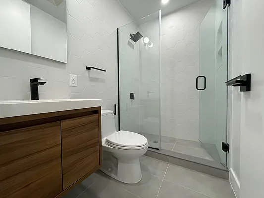 Rented by HOLTON REAL ESTATE INC. | media 17