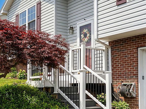 4th image of 702 Stonewall Cres