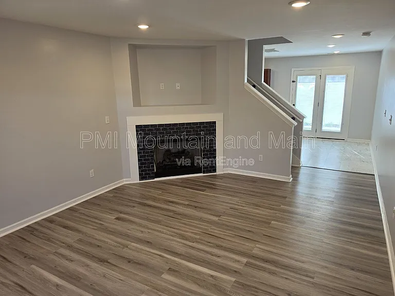 25 Barnett Shoals Dr — Photo 4