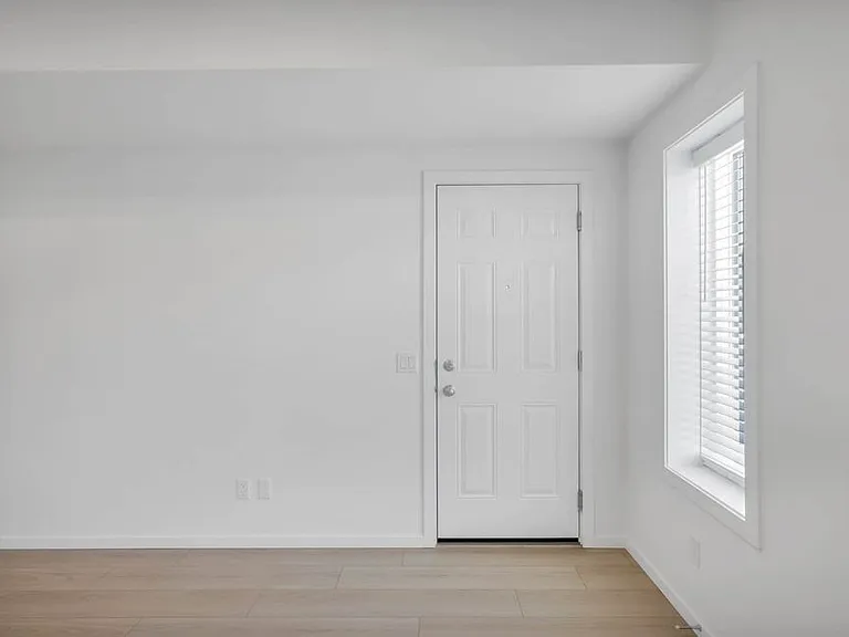 5241 21a Ave SW — Photo 5