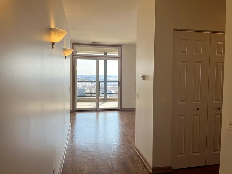 974 W 35th Pl #701 — Photo 3