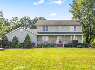 395 Toleman Rd, Rock Tavern, NY 12575