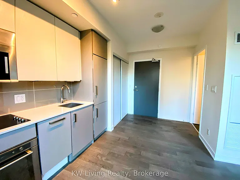 17 Dundonald St #406 — Photo 16